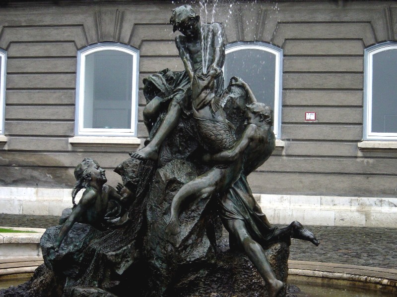 Photo of statue outside the National Gallery, Budapest